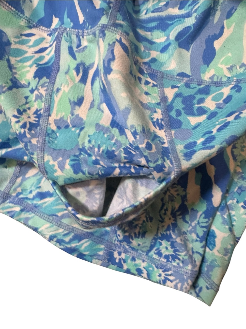 Lilly Pulitzer Blue and Aqua Printed Bike Shorts LIKE NEW - Picture 4 of 6
